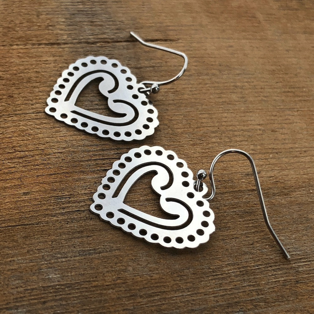 Delicate Filigree Heart Earrings – Doily-Inspired Design