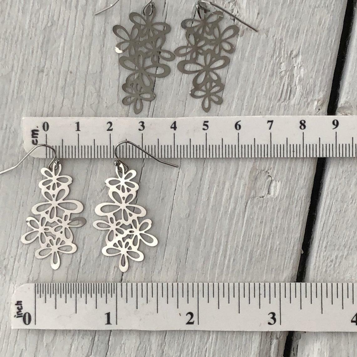 Daisies Bouquet Earrings, Daisy Flowers Stainless Steel Earring Pair with French hooks ball tip, Silver Lightweight non-tarnish