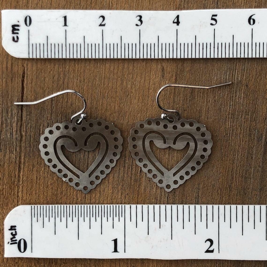 Delicate Filigree Heart Earrings – Doily-Inspired Design