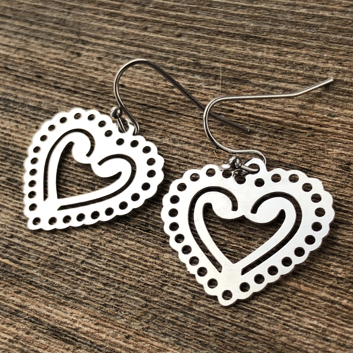 Delicate Filigree Heart Earrings – Doily-Inspired Design