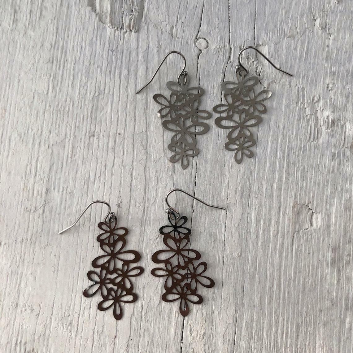 Daisies Bouquet Earrings, Daisy Flowers Stainless Steel Earring Pair with French hooks ball tip, Silver Lightweight non-tarnish